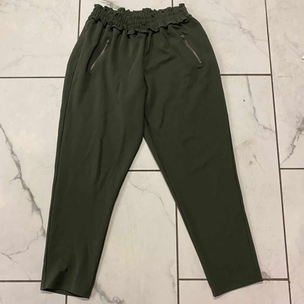 Soho Apparel ltd. Medium forest green stretch slacks